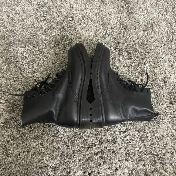 Dr. Martens 1460 Size 6 High Top Leather Boot - Picture 5 of 6